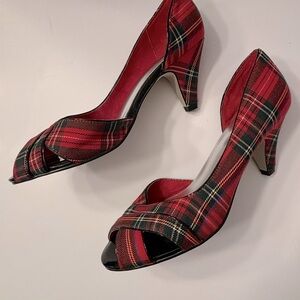 Like New Seychelle’s Red Plaid Open Toe Kitten Heels Size 8.5